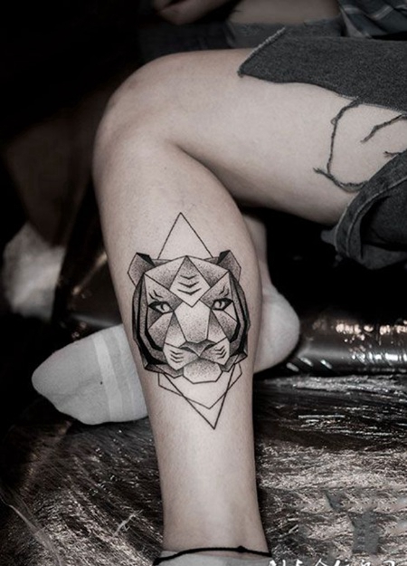 脚踝几何虎头纹身图案