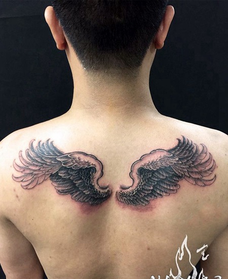 放飞梦想，后背翅膀个性纹身