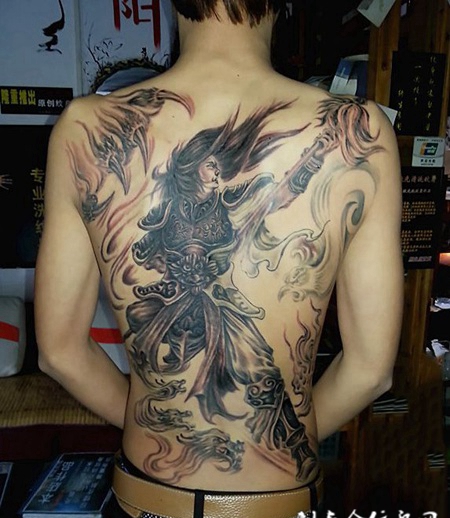 怒指苍天，满背赵子龙个性纹身