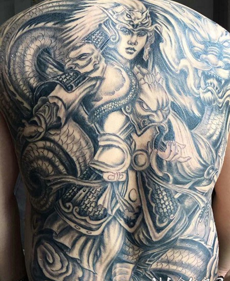 指点江山，满背赵子龙纹身图案