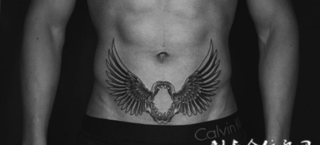 一飞冲天,腹部创意翅膀纹身图案