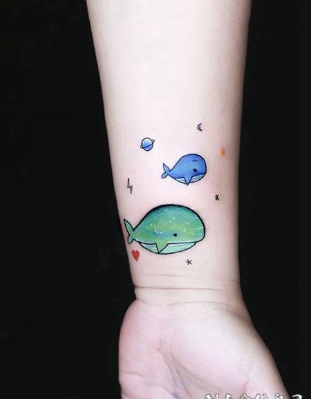 手腕海底小鲸鱼纹身图案