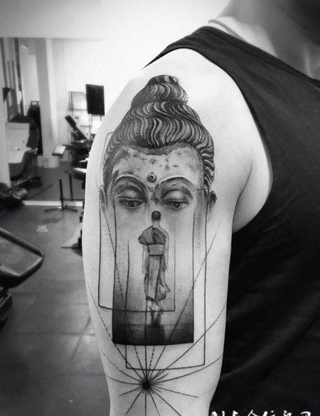 皈依佛门，手臂佛像个性纹身