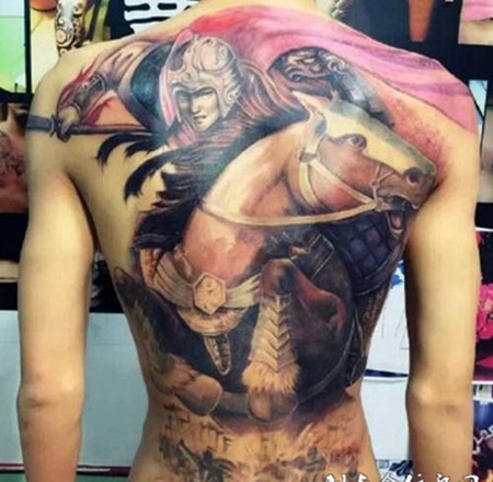 一骑绝尘，满背赵云个性纹身