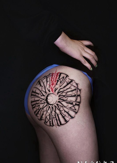 文字的诱惑，臀部奇卡诺花体字纹身图案