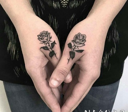 爱情花开，手指玫瑰花创意纹身