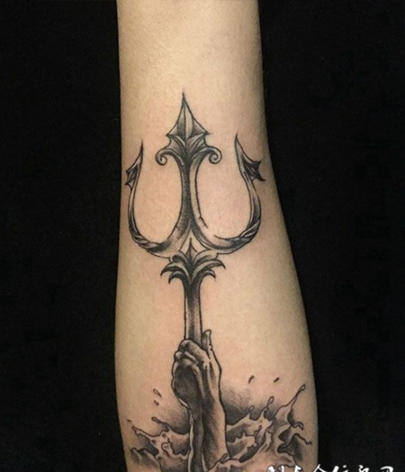 海神三叉戟，手臂三叉戟纹身图案