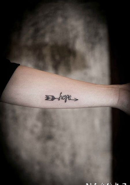 手臂个性的箭矢纹身图案