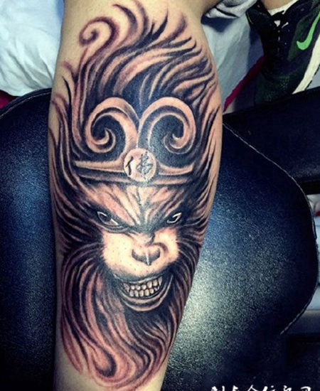 不羁之风，腿部斗战神佛纹身图案