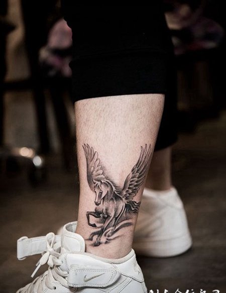 天马行空，脚踝马纹身图案