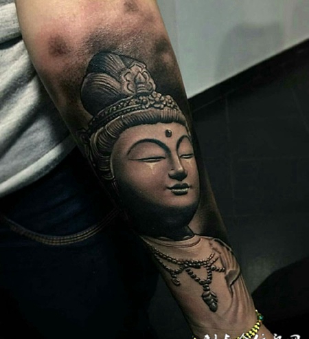 光影蹉跎，手臂黑灰佛像纹身图案