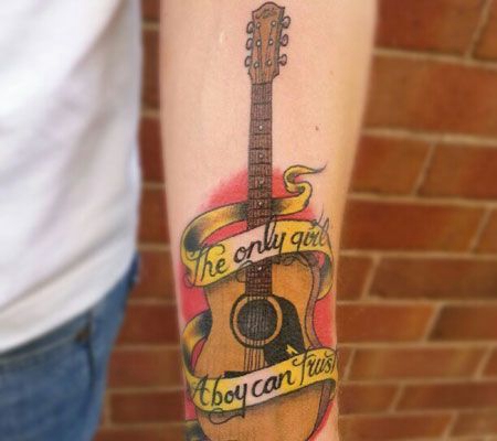 小臂彩色吉他纹身图案