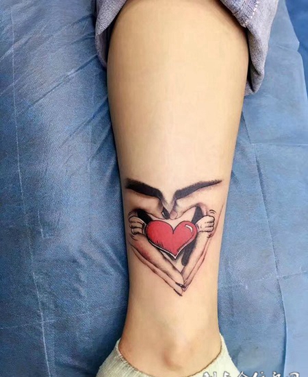 用爱比心，脚踝个性心形纹身图案