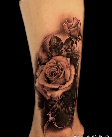玫瑰花香，小腿玫瑰花个性纹身