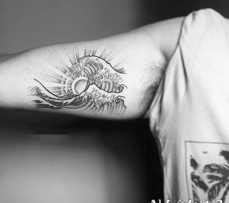 旭日初升，手臂太阳与浪花纹身图案
