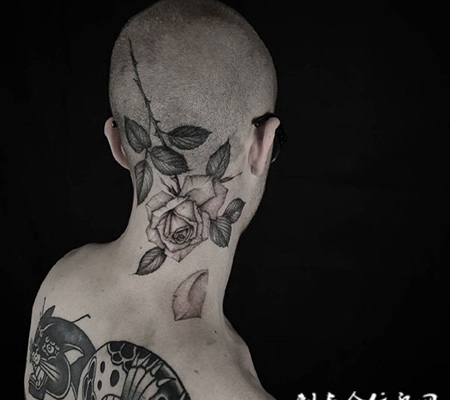 凋零的美丽，头部玫瑰花点刺纹身