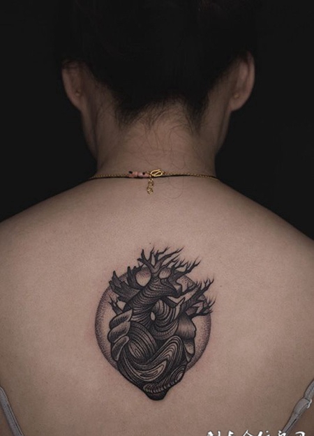 重获新生，后背心脏个性纹身