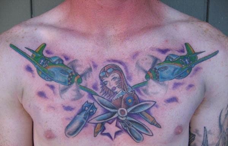 胸部飞机与女飞行员纹身图案