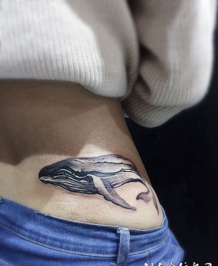 大鱼名鲲，侧腰鲸鱼纹身图案