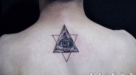 后背个性欧美风上帝之眼纹身图案