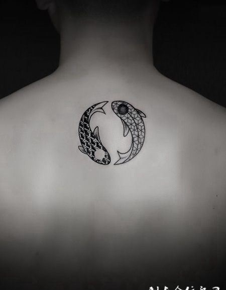 时来运转，后背转运双鱼纹身图案