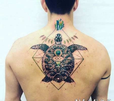 铁甲先锋，后背大海龟纹身图案