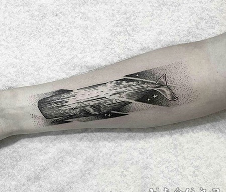 深海巨兽，手臂个性鲸鱼点刺纹身