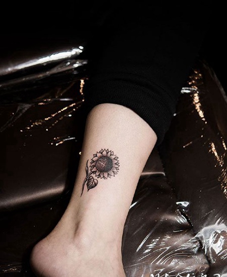 积极向上，脚踝向日葵纹身图案