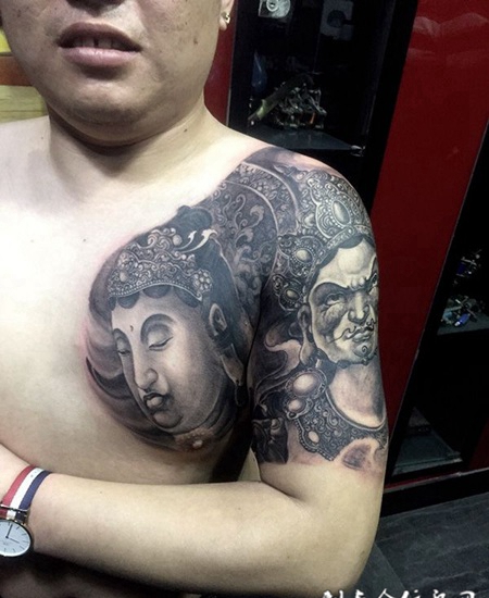 皈依佛门，半甲佛像纹身图案