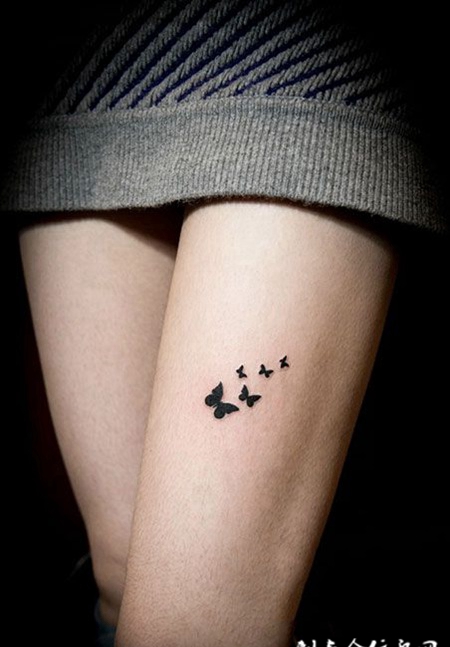 女子腿部小蝴蝶纹身图案