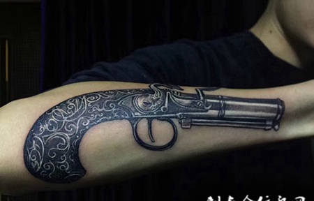 火铳神器，手臂手枪个性纹身图案