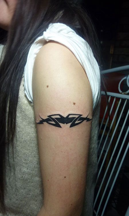 美女手臂臂环纹身图案