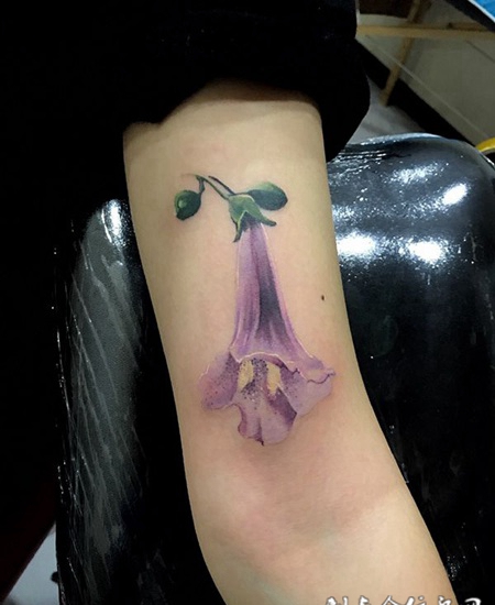 花开无声，手臂梧桐花彩绘纹身