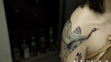 乘风归来，披肩水墨仙鹤纹身