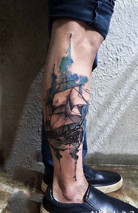 乘风破浪，小腿好看的水彩帆船纹身