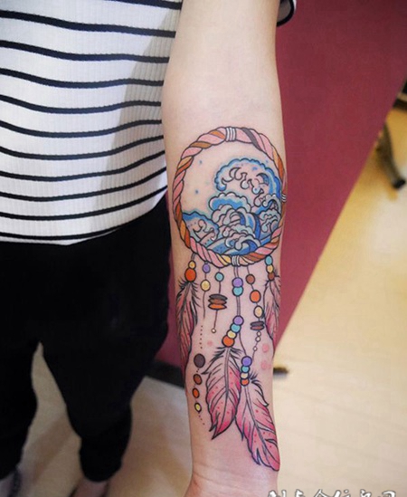 捕捉梦想，手臂大浪捕梦网彩绘纹身