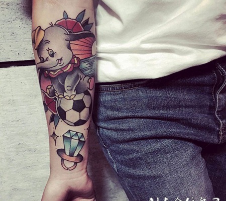可爱小球星，手臂小飞象卡通纹身