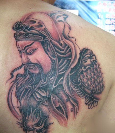 肩部后面传统关公纹身图案