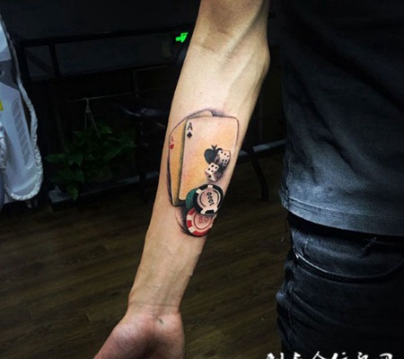 手臂彩绘德州扑克纹身图案