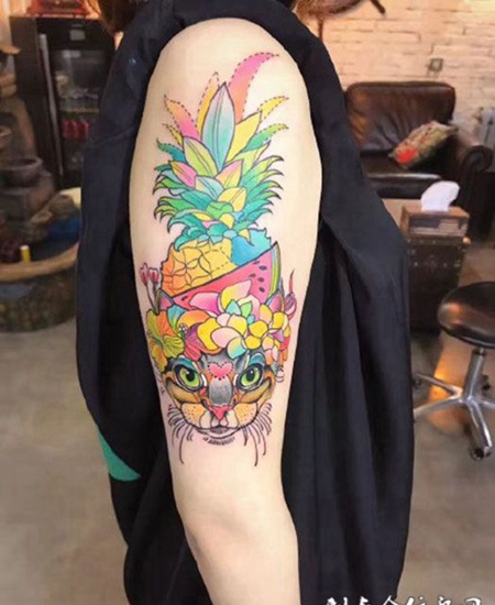 手臂彩绘大花猫纹身图案