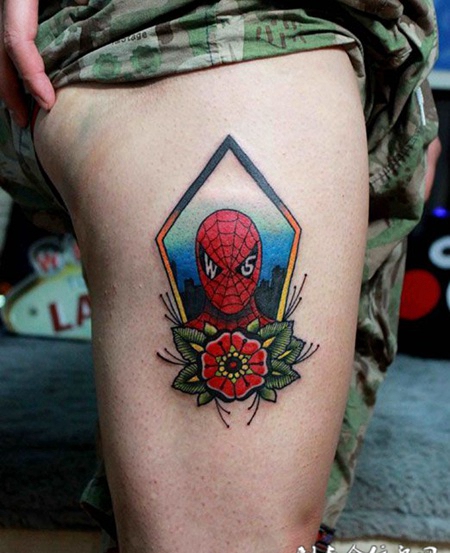大腿彩绘蜘蛛侠纹身图案