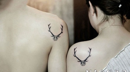 情侣后肩个性鹿角纹身图案