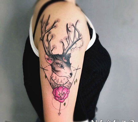 手臂彩绘唯美麋鹿纹身图案