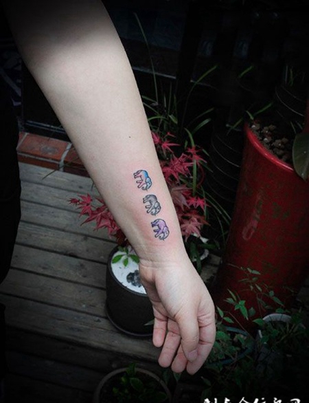 三只小象，手臂彩绘小象纹身图案