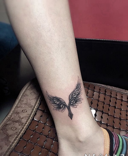 飞天的梦想，脚踝翅膀个性纹身