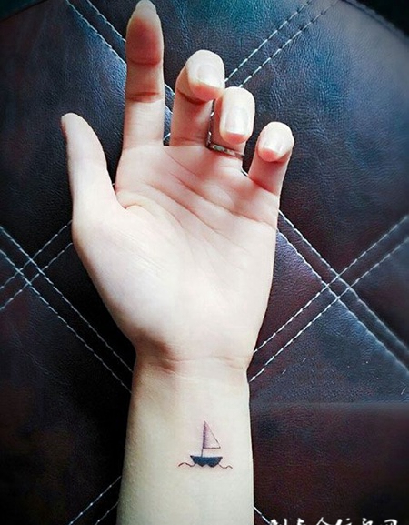 手腕简单小帆船纹身图案