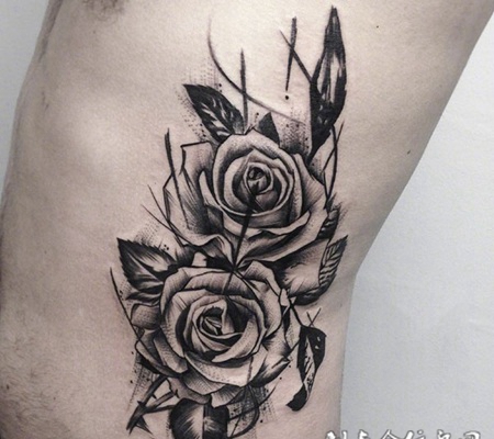 扑鼻花香，腰部黑灰玫瑰纹身