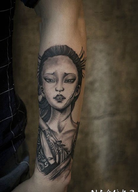 手臂漂亮好看的艺妓纹身图案
