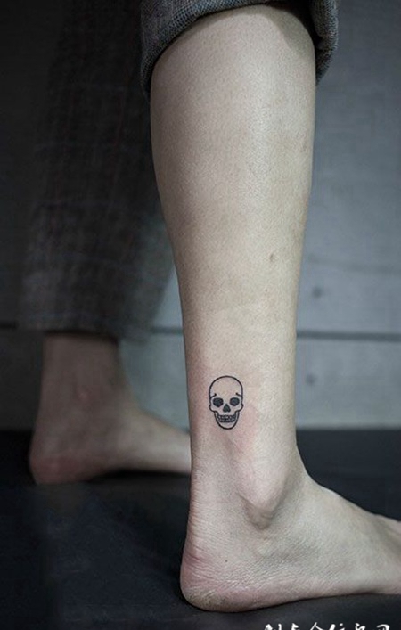 脚踝简单小骷髅纹身图案