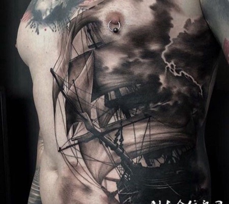 无惧风浪，腰部帆船个性纹身